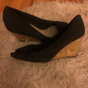 Cute wedge peep toe shoe